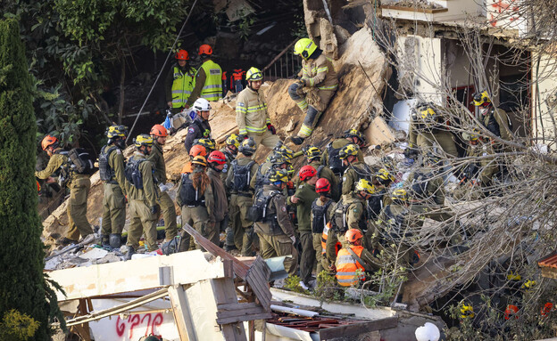 זירת ההרס מהפגיעה הישירה בחיפה (צילום: דוד כהן, פלאש 90)