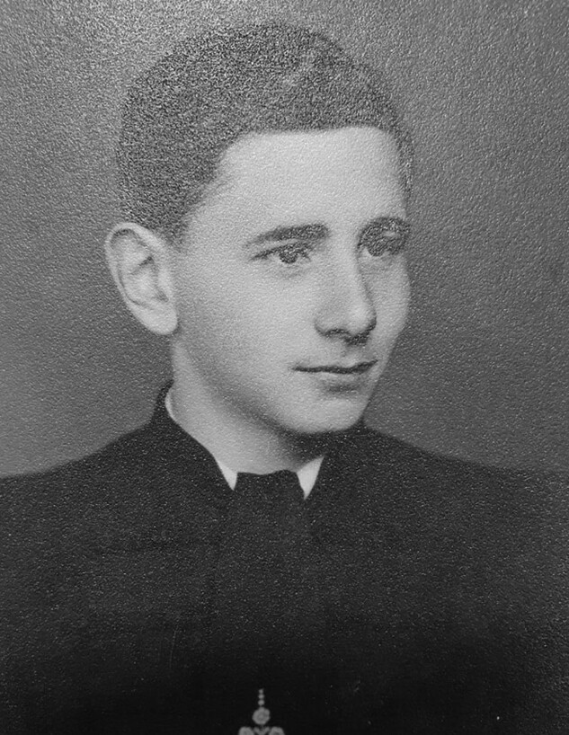 דוד גור בתקופת מעברו לבודפשט, הונגריה, 1943