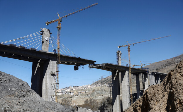 הנזק בגשר B1  שהותקף על ידי צבא ארה"ב