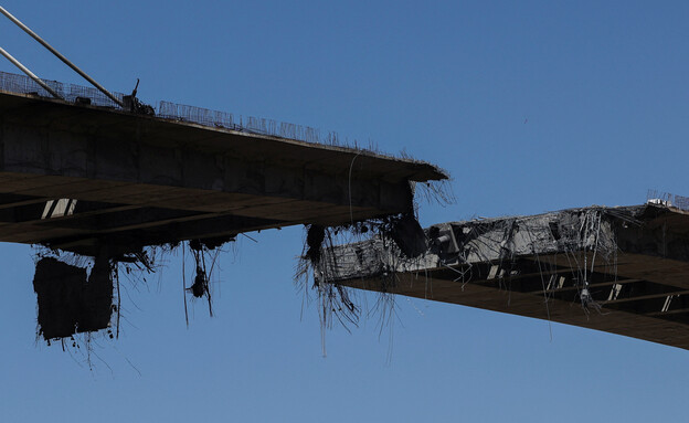 הנזק בגשר B1  שהותקף על ידי צבא ארה"ב