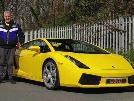 ראה למבורגיני חונה ליד ביתו - וגילה שהיא שלו