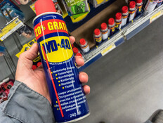 תרסיס WD-40 (צילום: shutterstock_BalkansCat) תרסיס WD-40 (צילום: shutterstock_BalkansCat)