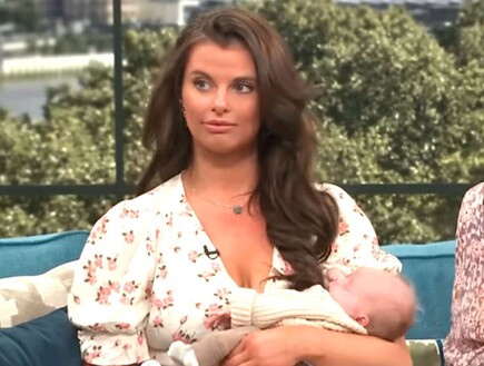 חשבה שיש לה ״קקי עצום״ - וילדה באמצע הרחוב