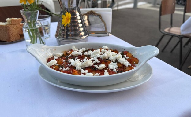 שעועית לבנה גדולה על פתיתי אורז. מפגש בת גלים שעועית לבנה גדולה על פתיתי אורז. מפגש בת גלים