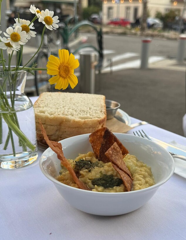 פאבה חומוס. מפגש בת גלים פאבה חומוס. מפגש בת גלים