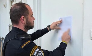 המשטרה סוגרת בית בושת (צילום: דוברות המשטרה)