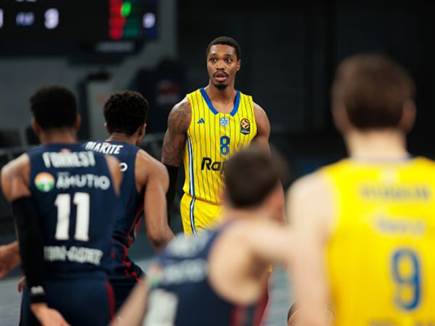 לוני ווקר. הפסד כואב (Aitor Arrizabalaga/Euroleague Basketball via (צילום: ספורט 5)