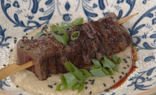 שיפוד רצועות וואגיו בקרם חציל (צילום: עוטף ישראל, קשת 12)