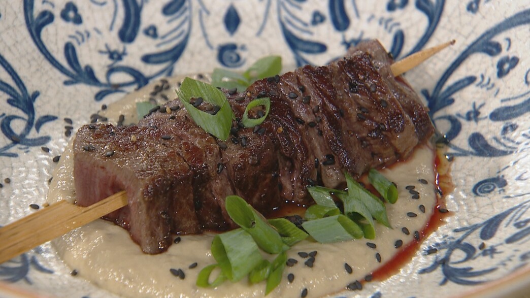 שיפוד רצועות וואגיו בקרם חציל שיפוד רצועות וואגיו בקרם חציל