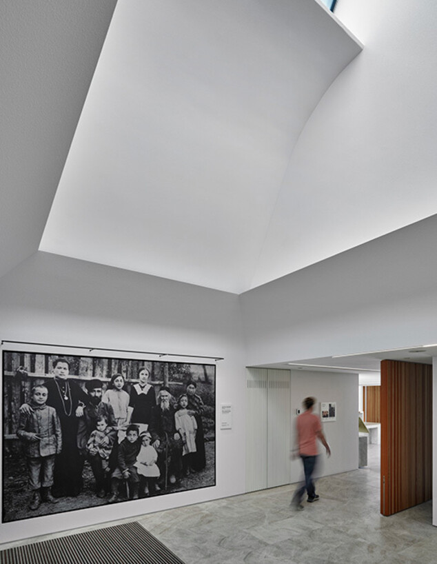 מוזיאון שטעטל ליטא גלריית כניסה אדריכלות LMA ג מוזיאון שטעטל ליטא גלריית כניסה אדריכלות LMA ג