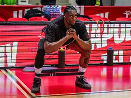חיכה בסבלנות (Yulian Todorov/Euroleague Basketball via Getty Image (צילום: ספורט 5)