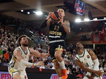 (Photo by Alfonso Cannavacciuolo/Euroleague Basketball via Getty I (צילום: ספורט 5)