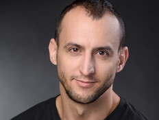 תום חודורוב