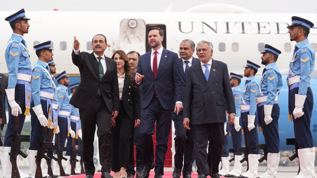 בכירים אמריקנים מגיעים לפקיסטן