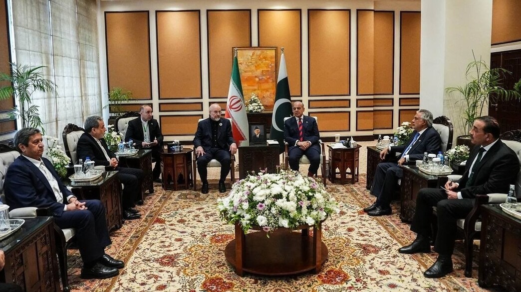 המשלחת האיראנית בפגישה עם ראש ממשלת פקיסטן