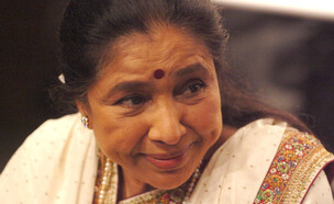 אשה בהוסל (צילום: J. Quinton/WireImage)