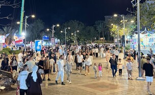 אילת בשעות הלילה (צילום: אסף וקנין)