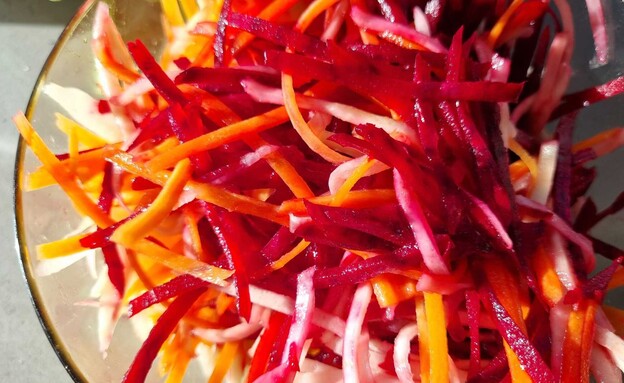 סלט שורשים. תערבבו הרבה - תקבלו סלט סגול