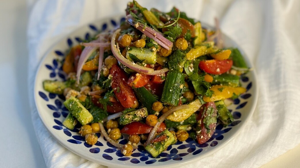 2 דקות עבודה, וקיבלתם סלט יותר טעים מבמסעדה