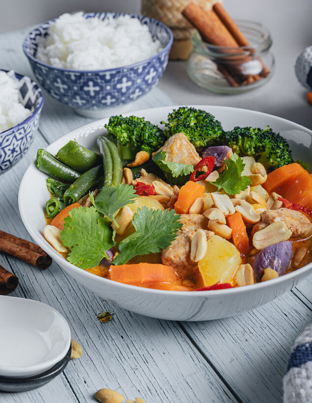 עוף בקארי מסאמן. השפעות מהמטבח המוסלמי