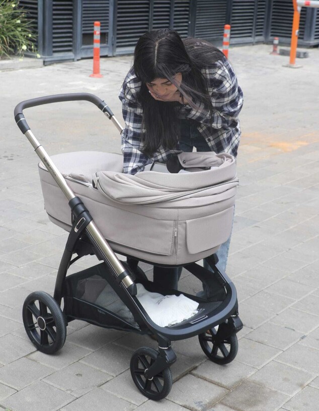 תמונות ראשונות של ירדן ויזל עם בנה התינוק תמונות ראשונות של ירדן ויזל עם בנה התינוק