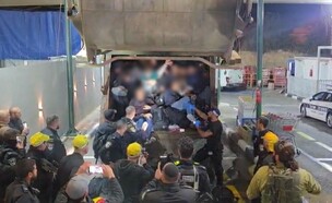 עשרות פלסטינים שב"חים נתפסו כשהובלו במשאית זבל