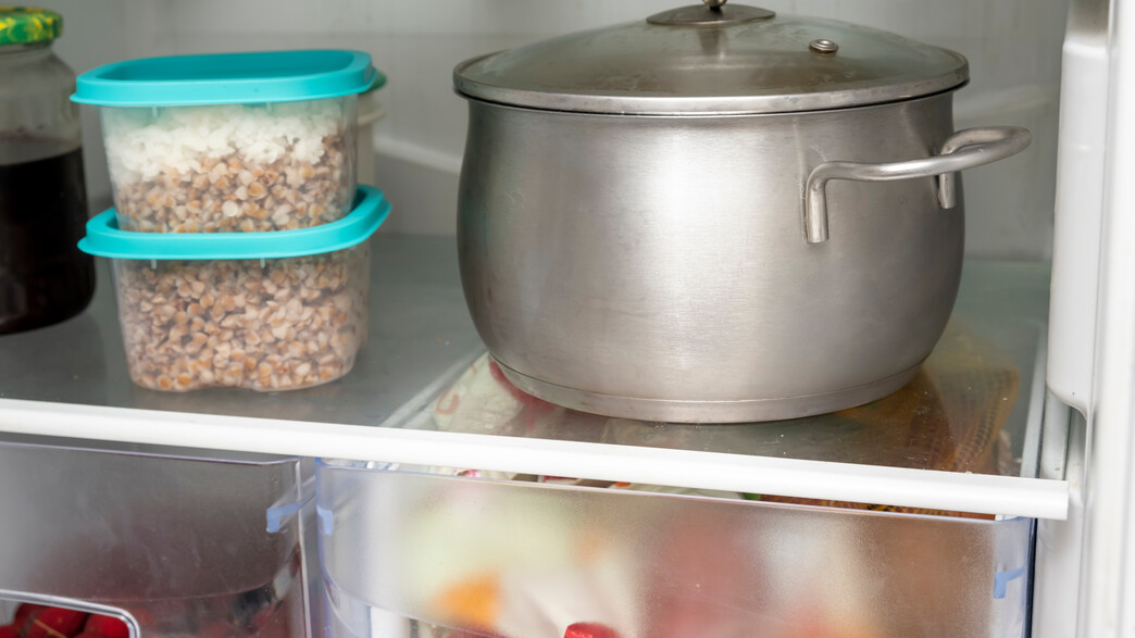 מאחסנים שאריות אוכל במגירת המקרר? כדאי לדעת את זה
