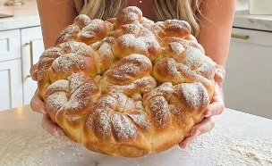 בתיה שורק והחלה לשבתיה. מעדניית טנא (צילום: ליב חוטובלי, יחסי ציבור)