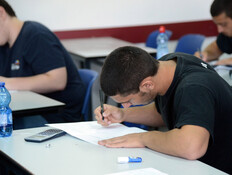 בחינת בגרות במתמטיקה בתיכון קריית שרת בחולון
