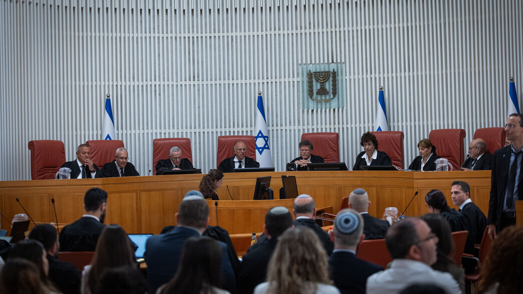 שופטי בית המשפט בדיון