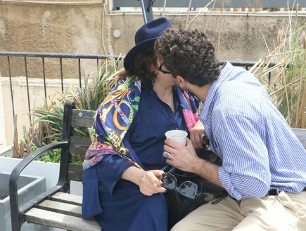 אחרי שוויתרה על הכבוד בטקס המשואות: חנה לסלאו צמודה לשחקן שלצדה