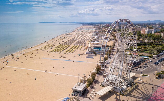 גלגל ענק חוף רימיני איטליה