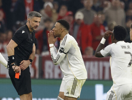 כרטיס אדום קאמבינגה ריאל מדריד (צילום: רויטרס)