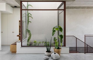 עוטף מדרגות  (צילום:  אדריכל אור גייר, עיצוב מיה שגיב סלומון וענבל גלעדי צילום איתי בנית)