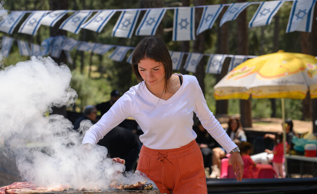מנגל ביום העצמאות (צילום: מרים אלסטר, פלאש 90)
