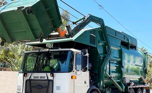 הזבל שנשפך בחצר (צילום: hix)