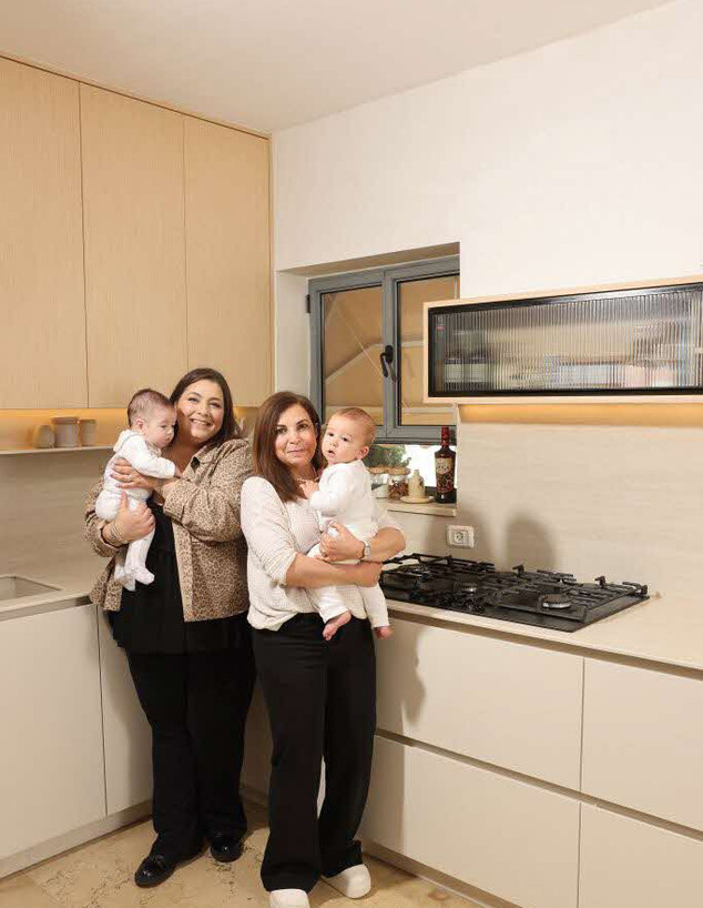 שלומית עם הנכד ובר גטניו עם בנה