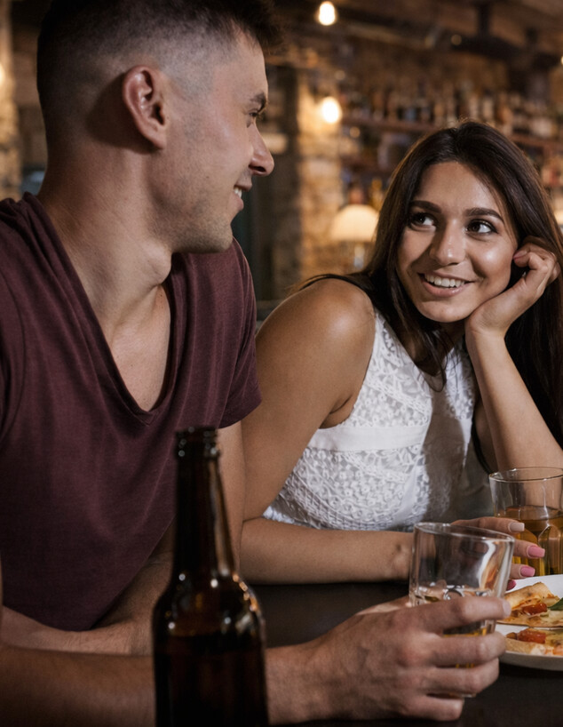 זוג בדייט (צילום: 123RF, Nano Banana)