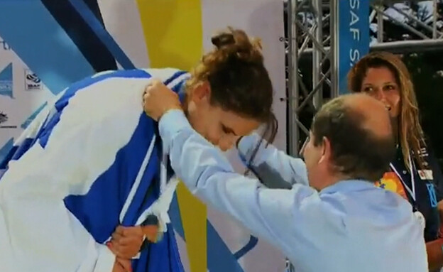 לי קורזיץ
