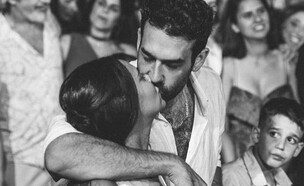 8 חודשים אחרי החתונה: רביד פלוטניק ואשתו מאי גריאני בהיריון ראשון (צילום: מורן מעיין)