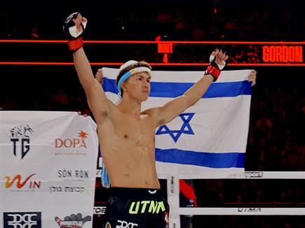 רוח השם גורדון ניצח את יריבו הטורקי בהחלטת שופטים