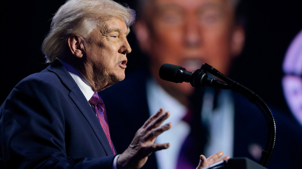 דונלד טראמפ באירוע בפיניקס