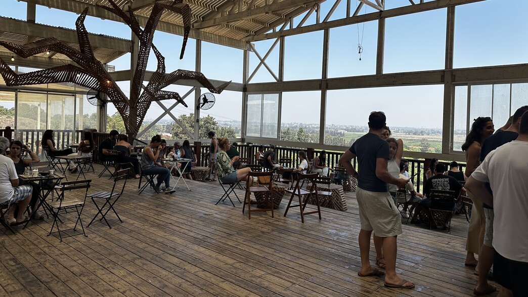 בית ראשונים עגלת קפה