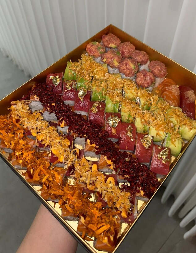 הקופסא הגדולה. סושירה