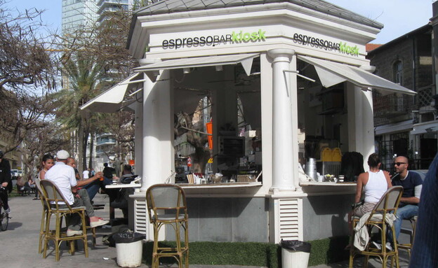 הקיוסק הראשון, שדרות רוטשילד