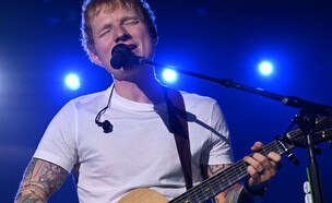 אד שירן בהופעה (צילום: Jeff Spicer/Getty Images for Spotify)