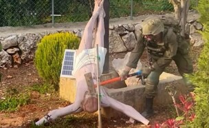 חייל תועד מנתץ פסל של ישו בדרום לבנון