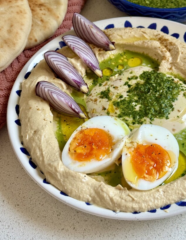  חומוס מהיר עם מטבל ירוק של חומוסיות