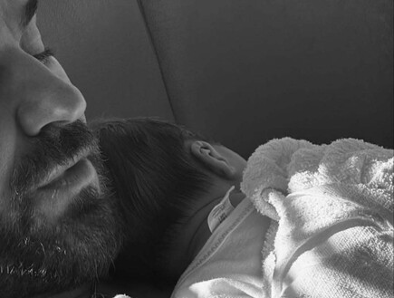 בגיל 54: ג'סטין ת'רו, הגרוש של ג'ניפר אניסטון, הפך לאב