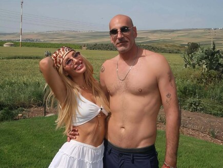 עושה לו טוב: קובי מימון ובת הזוג דניאלה לוגסי בתמונה זוגית ראשונה יחד